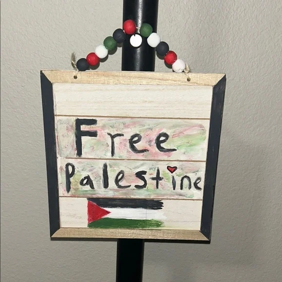 Free Palestine Wooden Sign with Beaded Hanger - Picture 1 of 2